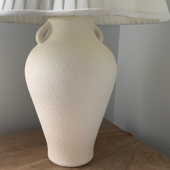 Table lamp with handles traditional classic elegant off white ceramic - Picture 5 of 7